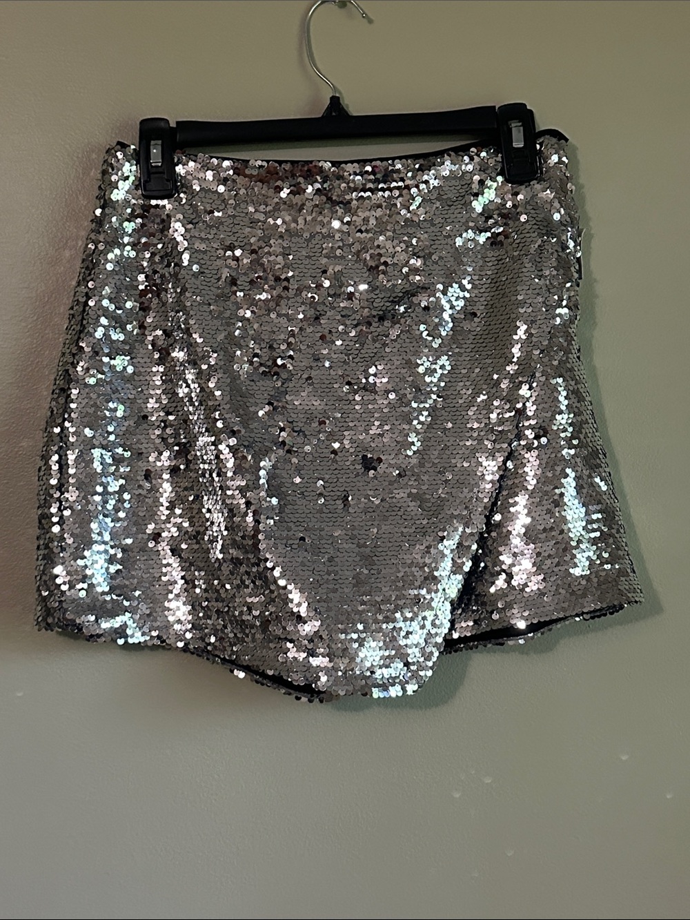 SO Iridescent Sequin Mini Skirt in Silver-Green Shine